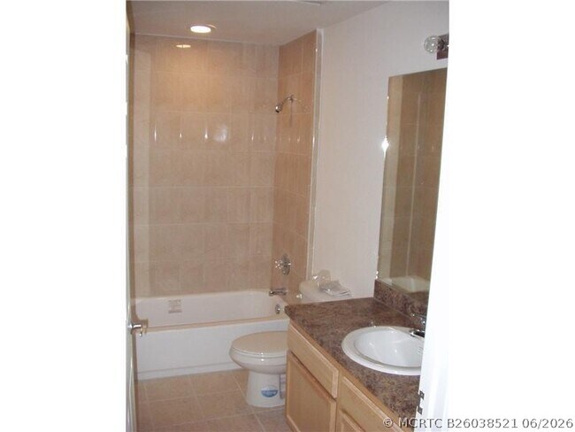 Foto del edificio - 6729 Coral Lake Dr