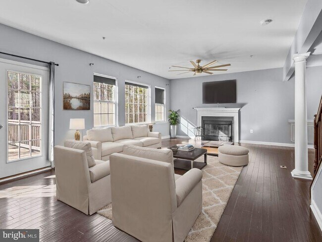 Foto del edificio - 21169 Elizabeth Hill St