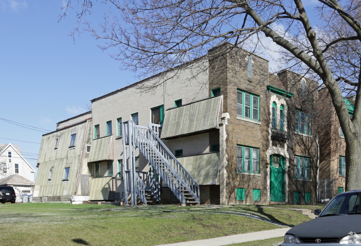 Building Photo - 527 N 33rd St