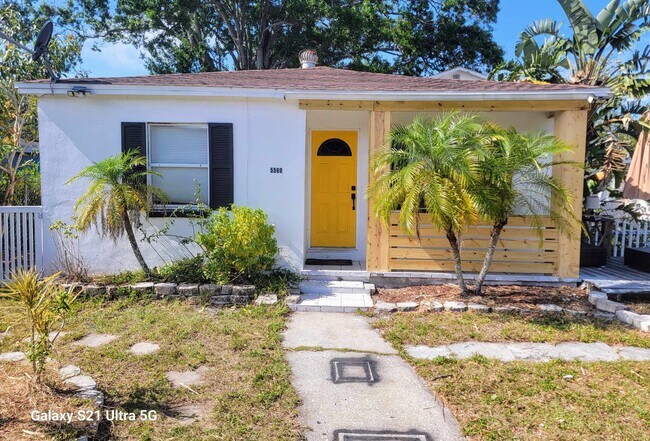 Photo - 5560 Kelly Dr N House