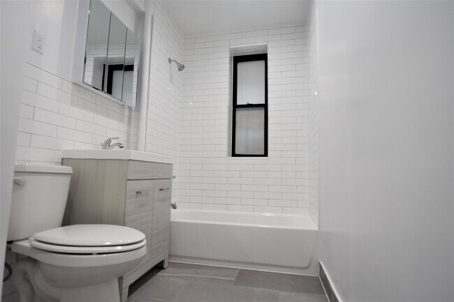 Building Photo - 527 W 160th St