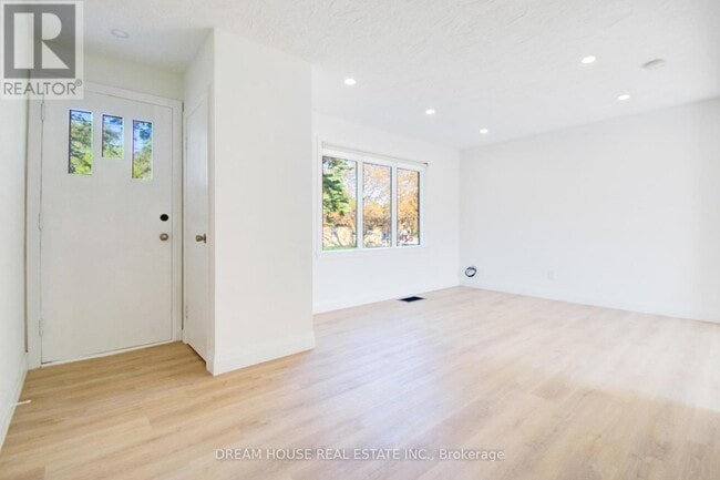 Building Photo - 47 Ellis Crescent N