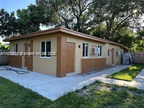 Foto principal - 1740 NE 148th St