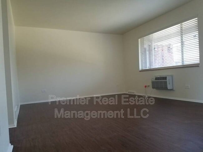 Foto del edificio - 4476 E Bails Pl