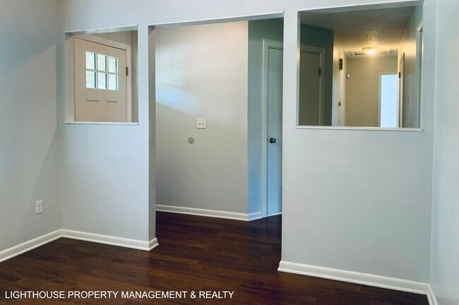 Foto del edificio - Spacious 4-Bedroom, 2-Bath with Fenced Yar...