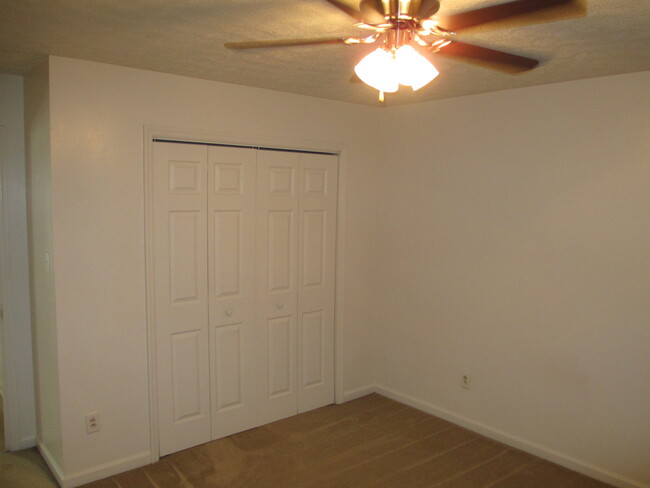 Foto del edificio - 2 Bedroom 1 bath downstairs unit