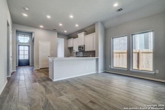 Building Photo - Stunning Home with Gourmet Kitchen and Pri...