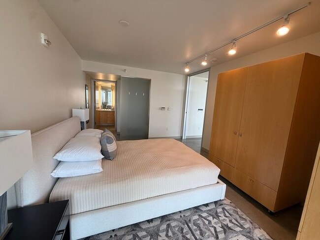 Foto del edificio - $2,800 | 1 Bedroom, 2 Bathroom Luxury Cond...
