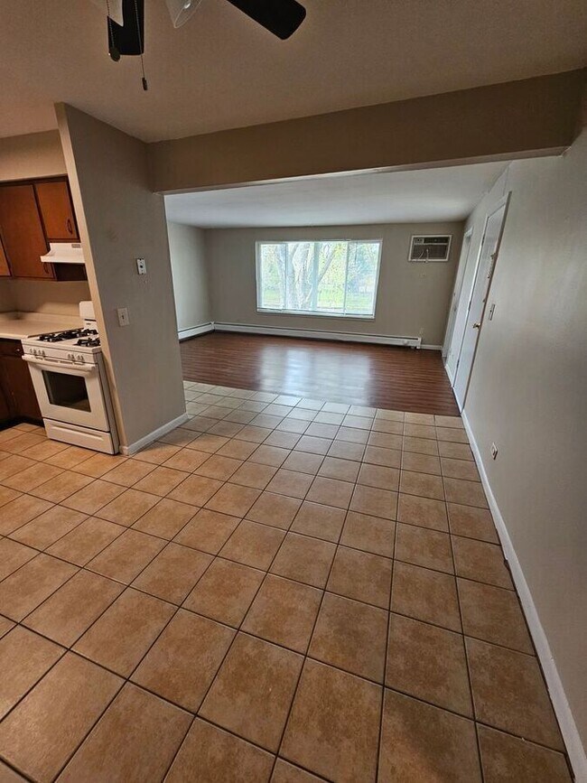 Building Photo - 317 N Harvard Ave