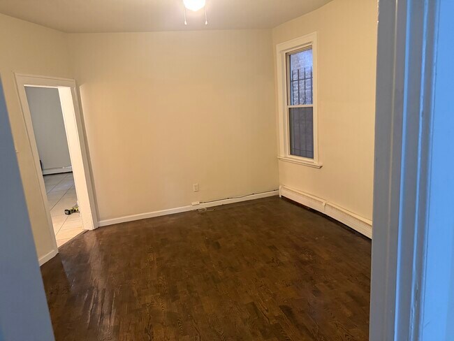 Building Photo - 422 Jelliff Ave