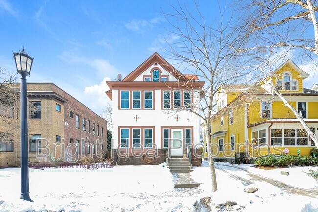 Foto del edificio - 2104 Emerson Ave S