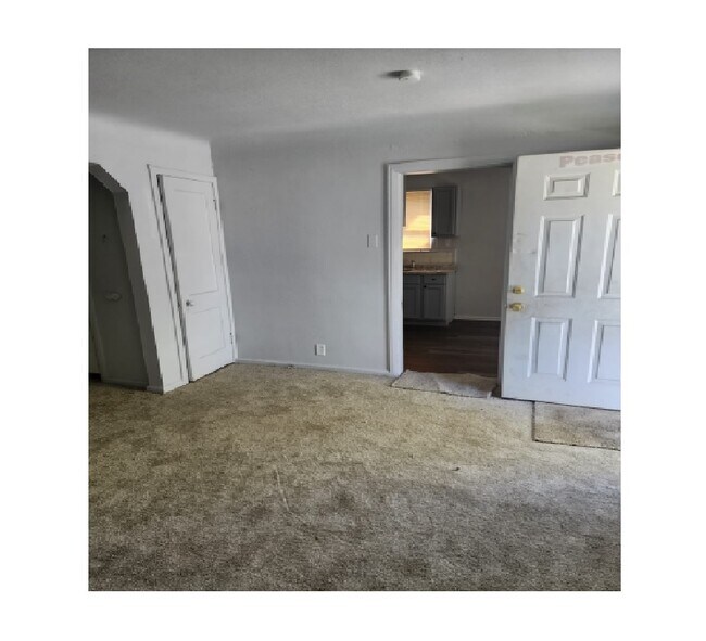 Foto del edificio - 19934 Rosemont Ave