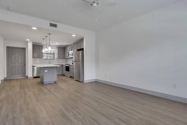 Foto del edificio - 630 NE 14th Ct