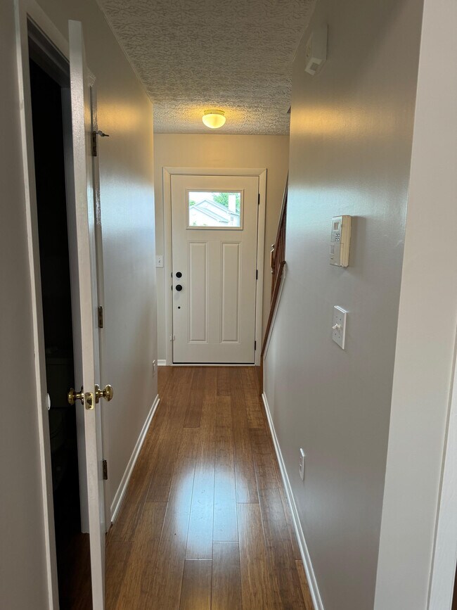 Building Photo - 6585 Delburn Ct