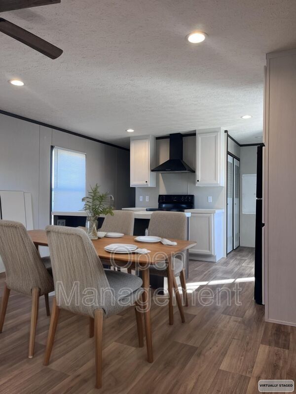 Foto del edificio - 3305 Diamond Dr