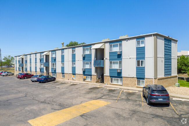 Foto del edificio - Pines at Southmoor Apartments