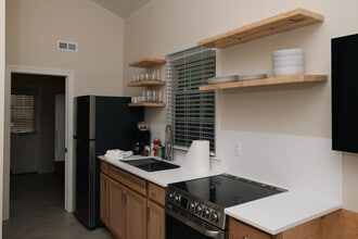 Building Photo - 1585 Secessionville Rd