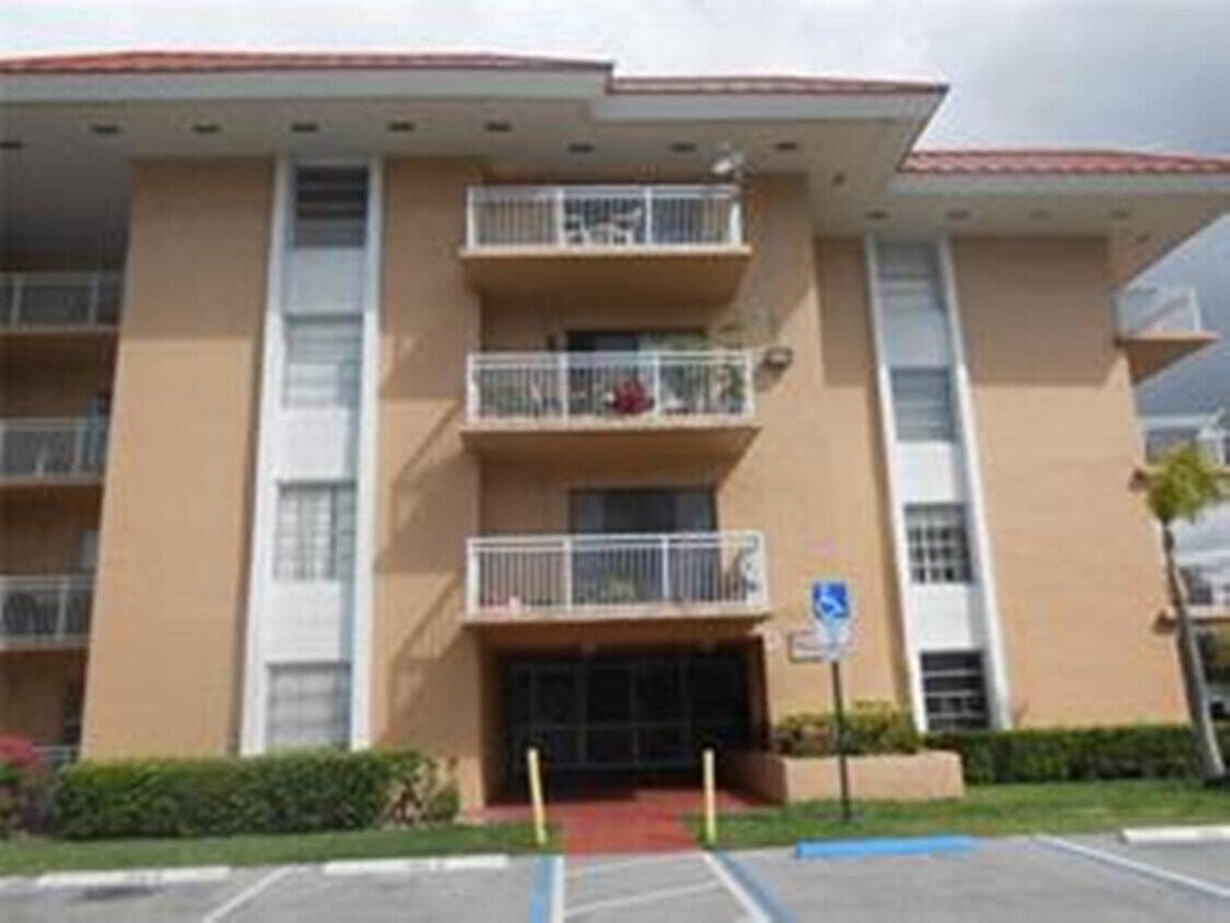 505 S Pine Island Rd, Plantation, FL 33324 Condo for Rent in