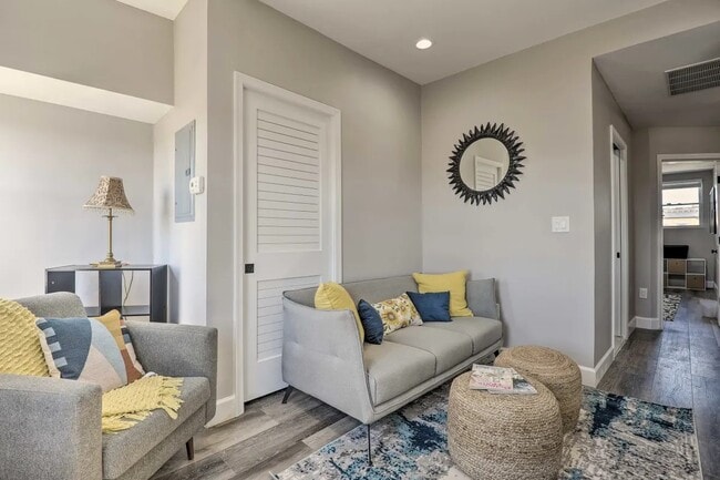 Foto del edificio - 941 Brooks Ln