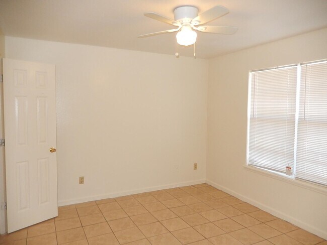 Building Photo - 2787 Tess Cir