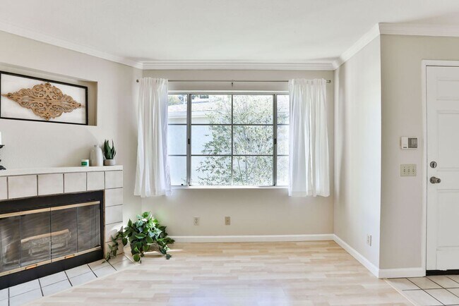 Foto del edificio - Talmadge : spacious 2 bed, 2 ba top floor ...