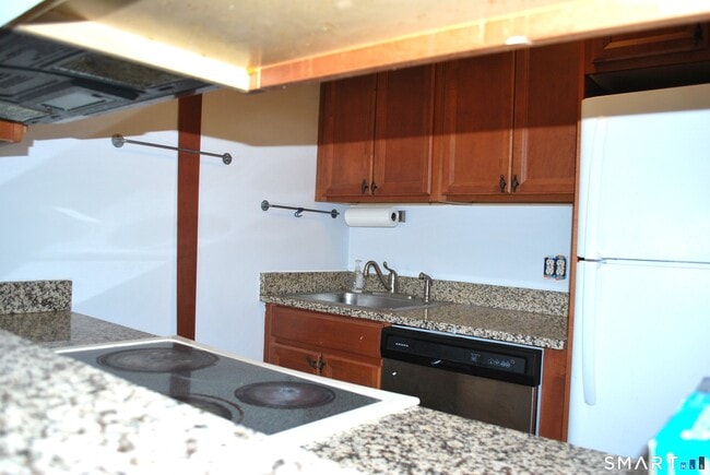 Foto del edificio - 87 Glenbrook Rd