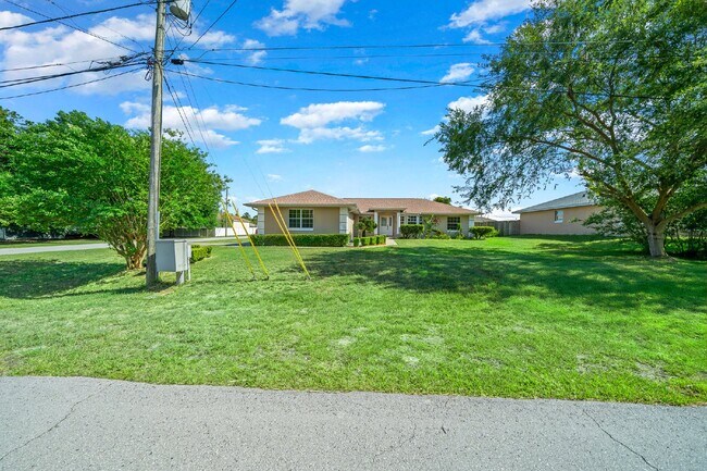 Foto del edificio - **Spectacular 3 Bd/bath home in great loca...