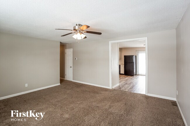 Building Photo - 439 Fox Cir