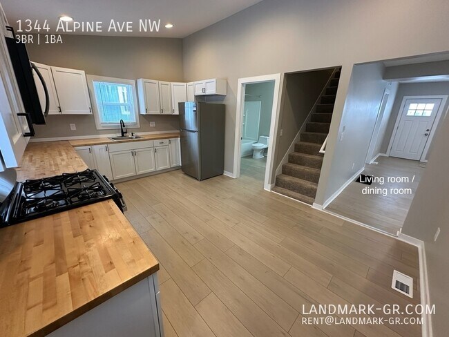 Building Photo - AVAILABLE NOW & MOVE IN READY - 3 bed sing...