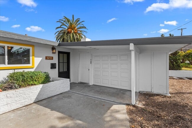 Building Photo - 9255 Fairlawn St