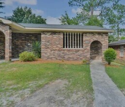 Building Photo - 2116 Greenoaks Rd