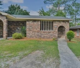 Building Photo - 2116 Greenoaks Rd