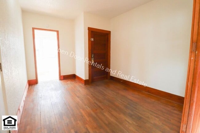 Foto del edificio - 607 W Monroe St