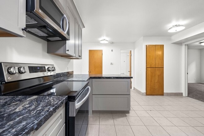 Building Photo - 627 S 500 E
