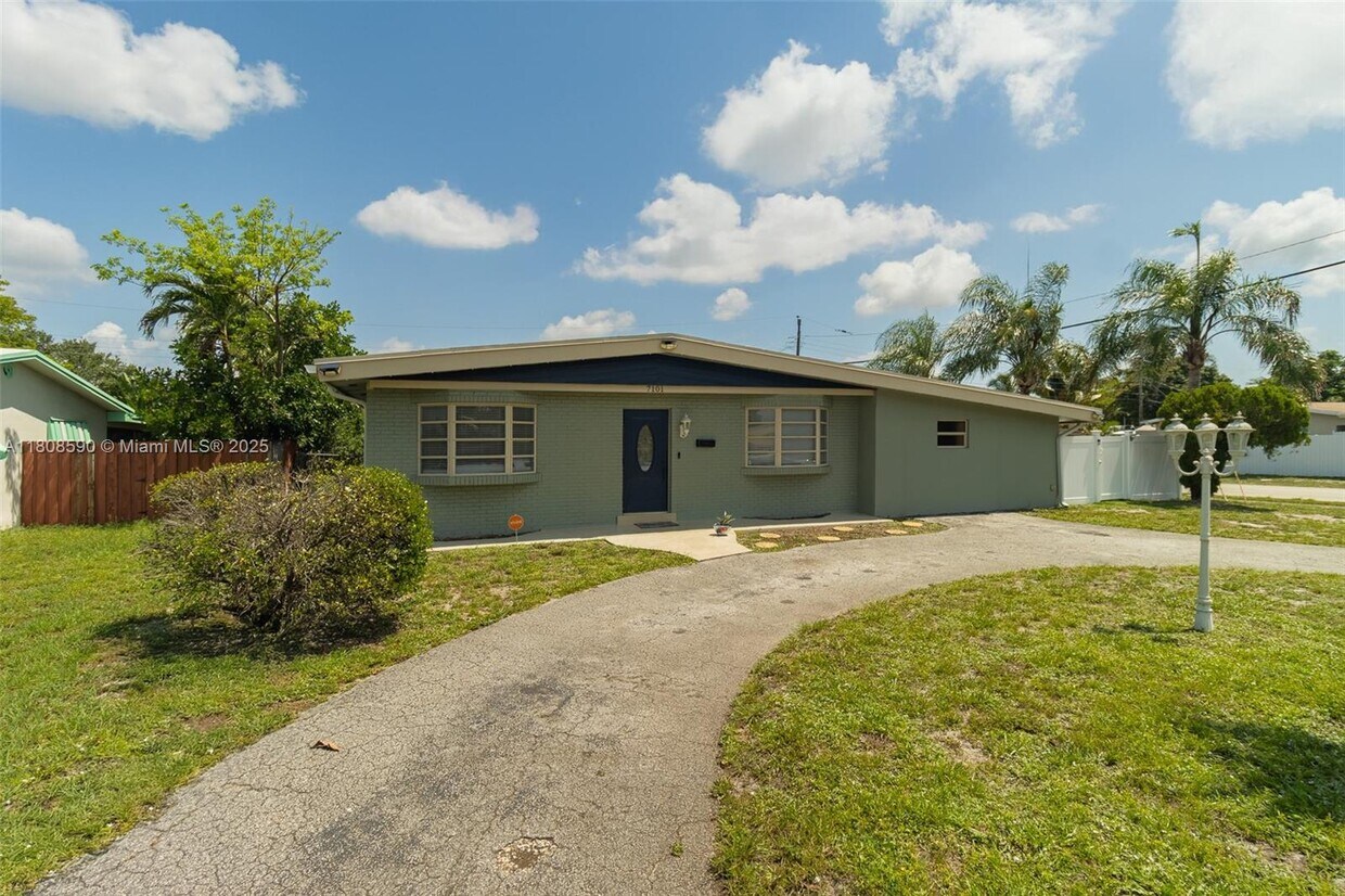 Foto principal - 7101 SW 12th St