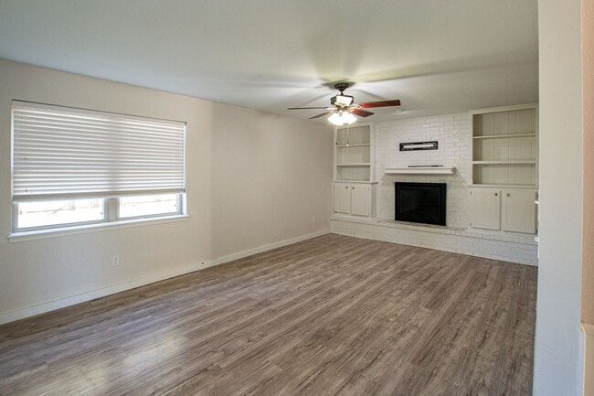 Building Photo - Gorgeous 4 Bed 2 Bath in Moore!