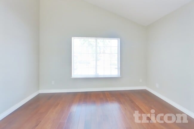 Building Photo - 25809 Sweetleaf St