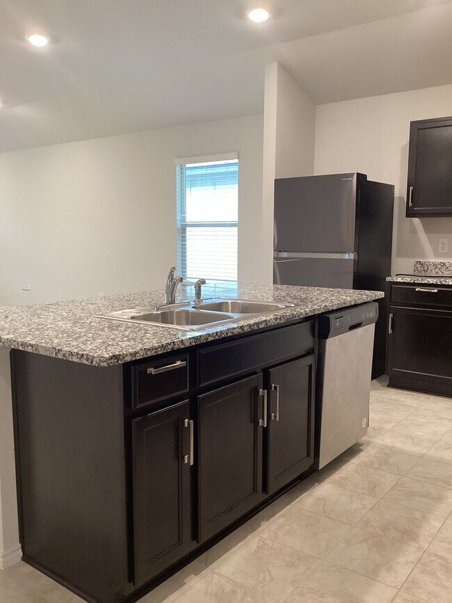 Foto del edificio - COMING SOON!