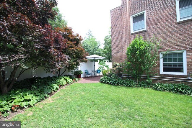 Building Photo - 107 Hampden Ave