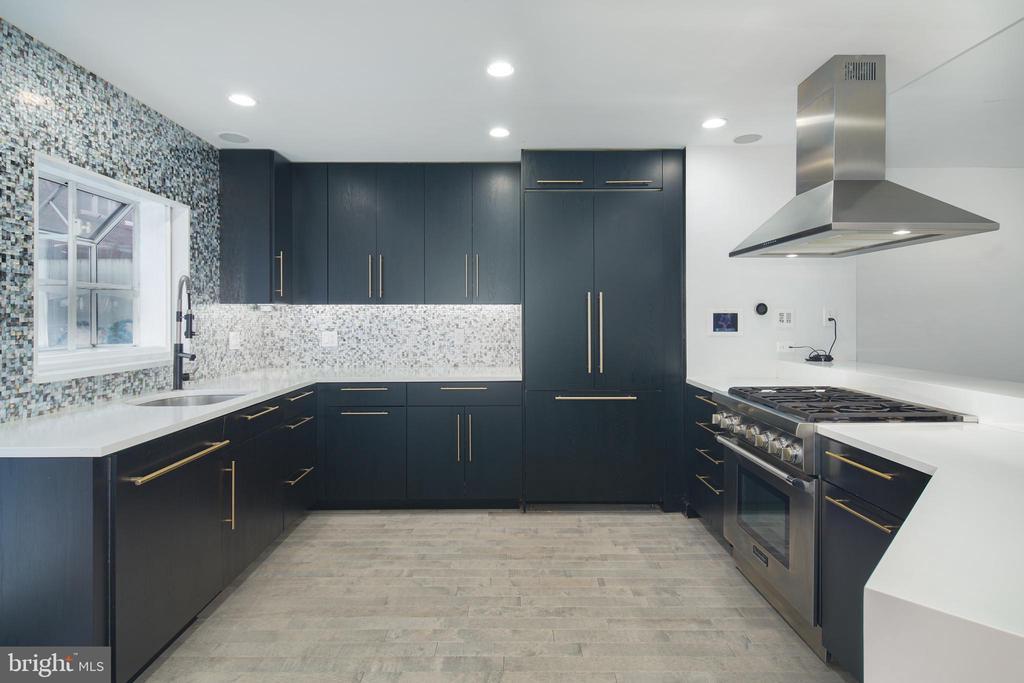 Primary Photo - 104 Lombard St