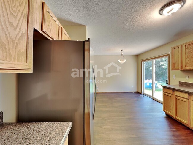 Building Photo - 7985 Headwater Dr