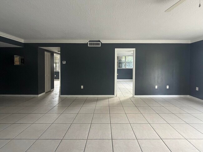 Foto del edificio - 15600 NW 7th Ave