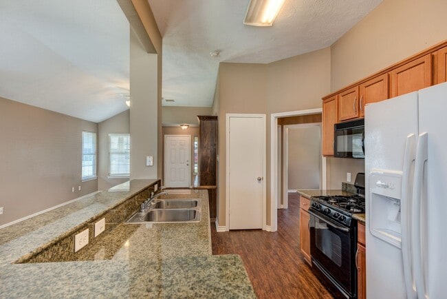 Building Photo - Beautiful 3 Bed, 2 Bath in Great Neighborh...
