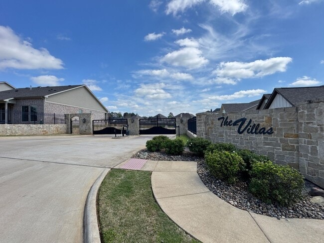 Building Photo - 9248 Villas Ct