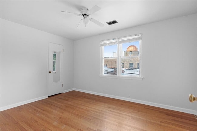 Building Photo - 1456 W Irving Park Rd