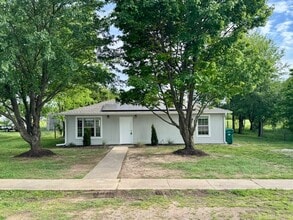 Building Photo - 747 Austin Ave
