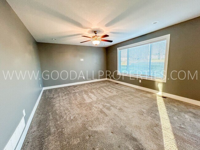 Foto del edificio - Beautiful 4 Bedroom in Norwalk