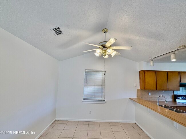 Building Photo - 665 10th Pl S