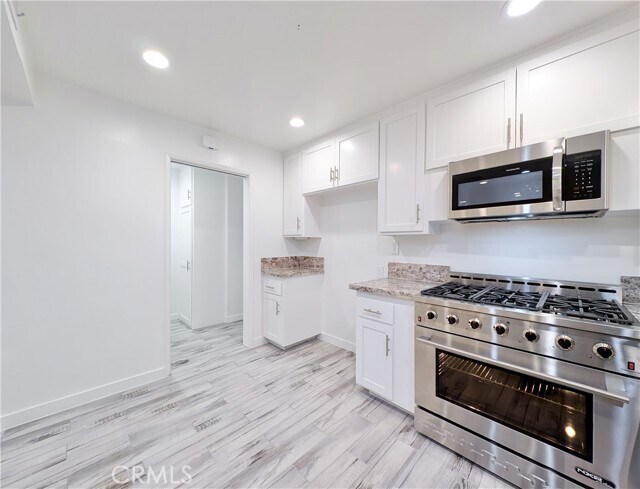 Foto del edificio - 12319 Woodley Ave