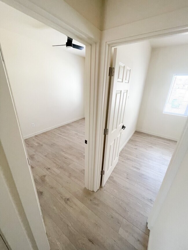 Building Photo - 1209 Carlyle St